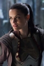 Jaimie Alexander como Lady Sif, una de las guerreras aliadas a Thor